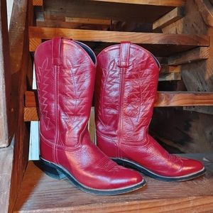 Gorgeous red cowgirl boots! Size 8.5 🤠